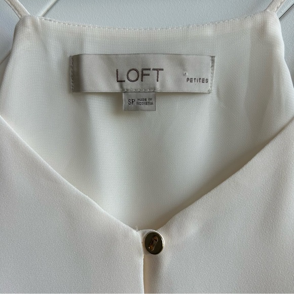 Women’s petit Loft Ivory Sleeveless blouse with gold button detail size S - Picture 2 of 5
